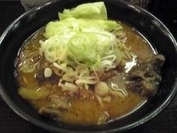 「牛すじ味噌カレーラーメン（850円）」@づゅる麺 池田の写真