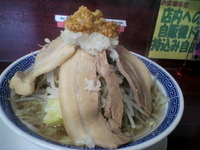 「ふじ麺（ヤサイマシ・ニンニク）680円+小ぶた150円=830円」@明神角ふじの写真