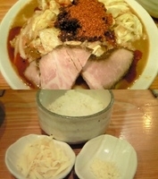 「辛辛味噌濃菜麺（辛さ普通）+とろけるチーズ＋ミニごはん＋生ニンニ」@濃菜麺 井の庄の写真