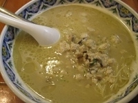 「揚州濃厚塩ラーメン（細麺）840円」@中国ラーメン 揚州商人 池袋西口店の写真