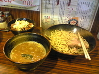 「イカしたつけめん+チャーシュー丼」@麺食い 慎太郎の写真