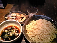 「つけ麺 黒味 大盛+地鶏の塩焼き」@西新宿 つけそば 黒門の写真