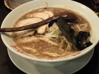 「魚介醤油らーめん」@日の出らーめん 横浜桜木町本店の写真