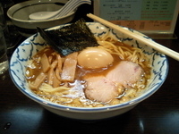 「燻玉ラーメン」@兎に角 松戸店の写真