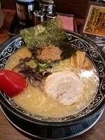 「魚介系とんこつラーメン」@麺工房 やまん家の写真