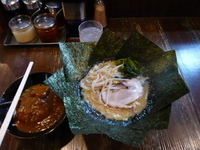 「熟成醤油+のり増し+ランチカレー 計750円」@ラーメン本舗。の写真