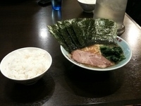 「ラーメン 普通盛り ライス のり」@横浜 六角家 御徒町店の写真