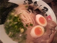 「塩とん（ハリガネ）+味玉+替え玉（ハリガネ）」@とんこつ津気屋 大宮店の写真