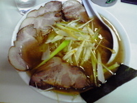 「ネギチャーシューメン（味薄め、アブラ多め）+麺大盛り」@ラーメン 日本一の写真