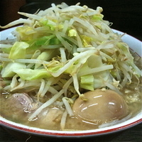 「小ラーメン（野菜・ニンニク半分￥650）味つけ玉子（￥80）」@ラーメン二郎 横浜関内店の写真