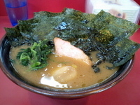 「ラーメン中盛り+味玉+のり」@王道家の写真