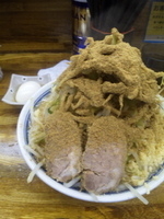 「小ラーメン（ニンニクヤサイカラメ） + かつお魚粉 + 限定味玉」@ラーメン二郎 新小金井街道店の写真