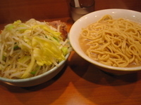 「小つけ麺あつもり850円+野菜（無料）」@ラーメン二郎 八王子野猿街道店2の写真