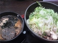 「赤マルつけ麺（大盛）+茹でキャベツ（サービス）+角切りチャーシュ」@マルホン拉麺の写真