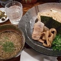 「つけ麺 もつ（並）」@龍の家 新宿小滝橋通り店の写真