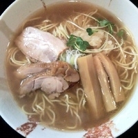 「丸鶏旨味そば 塩味 （中盛り）」@麺屋33の写真