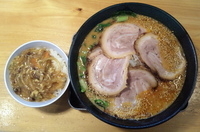 「超濃厚こくまろ辛味噌坦々麺（太麺+濃厚こくまろスープ+チャーシュ」@味噌蔵らーめん まるしゅうの写真