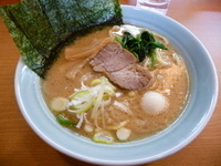 「豚骨醤油らーめん」@清六家 本店女組の写真