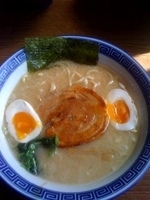 「とんこつ煮玉子らーめん」@らー麺にしかわの写真