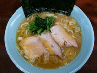 「ラーメン+半チャーシュー（麺固め）」@港家の写真