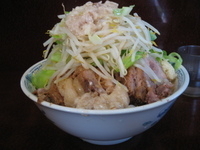 「小豚（ヤサイ、ニンニク、アブラ）」@ラーメン二郎 めじろ台法政大学前店の写真