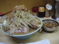 「豚入り（ヤサイニンニクアブラ）」@ラーメン富士丸 北浦和店の写真