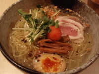 「【8月限定】鶏塩涼麺（780円）+大盛（100円）+生ビール（4」@麺喰屋 澤の写真