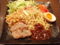 「【8月末まで限定】ジャージャーカレー冷麺（850円）+大盛（10」@麺屋 ここいち 新宿小滝橋通り店の写真