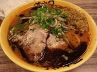 「カレー味噌らーめん（880円）（無料大盛）+半めし（100円）」@味噌屋八郎商店 新宿店の写真