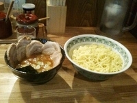 「つけめん（中・あつもり）+ちゃーしゅー」@つけ麺屋 やすべえ 練馬店の写真