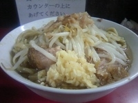 「たま小 ￥800円 （やさい少なめ、にんにく、あぶら）」@蓮爾 登戸店の写真