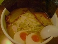 「濃厚煮干ラーメン （そば だったかも?） 大盛り （3月末までの」@麺屋 みつばの写真