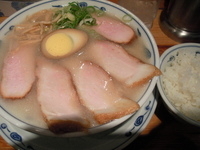 「焼豚らーめん （こってり・かた） 小ライス（ランチサービス）」@らーめん英 下高井戸店の写真