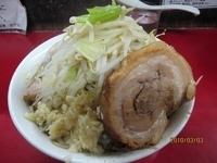 「たま小ラーメン 800円（やさい、にんにく） + 巻きチャー 1」@蓮爾 登戸店の写真