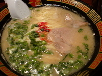 「ラーメン（こい味、こってり、ニンニク基本、青ネギ、秘伝辛たれ2倍」@一蘭 アトレ上野 山下口店の写真