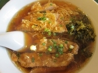 「排骨雪菜麺（豚かたロース唐揚高菜入り醤油ラーメン）（1029円）」@百香亭 牛久店の写真