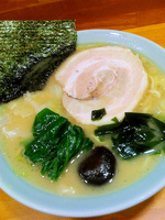 「ラーメン（醤油・麺固め）650円」@権左の写真