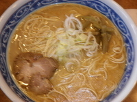 「醤油ラーメン（600円）大盛（100円）」@麺屋 八の写真