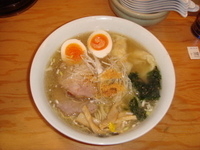 「塩らーひるがお盛り」@塩専門 ひるがお 東京駅店の写真