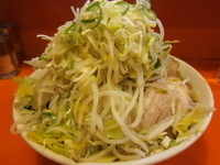 「ラーメン豚入り（2枚）（700円）+ほうれんそう（50円）+野菜」@ちばからの写真