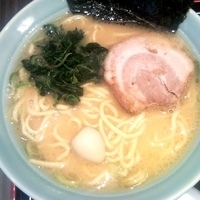 「醤油ラーメン カタメ多め」@横浜家系ラーメン 港家 麻布台店の写真