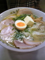 「塩ワンタン（チャーシュー+バタートッピング）」@再来軒の写真