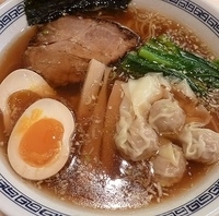 「ワンタン麺味玉入り」@中華そば てんくうの写真