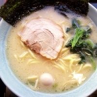 「塩ラーメン カタメ 680円」@横浜家系ラーメン 港家 麻布台店の写真