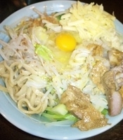 「あえそば（にんにく）750円+大盛り100円+チーズ50円=90」@麺や あかつきの写真