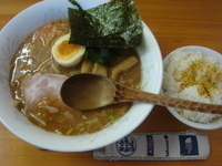 「石狩ラーメン（特鮭だし合わせ味）※4月末まで+半ライス」@ミッキーズハウスの写真