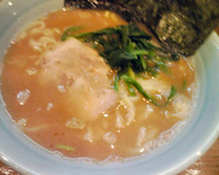 「らーめん（650円）脂少なめ+ビール小（350円）」@おーくら家 中野店の写真