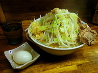 「小ラーメン（ニンニク・辛め）+限定半熟味付け玉子」@ラーメン二郎 新小金井街道店の写真