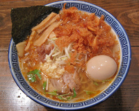 「神デラ（細麺）+味玉+にんにく」@らぁめん大山 神田店の写真