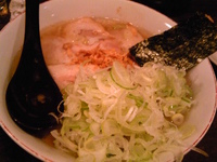 「黒一笑らーめん（麺かため・油こってり）+チャーシュー+半ライス（」@吉笑らーめん 東伏見店の写真